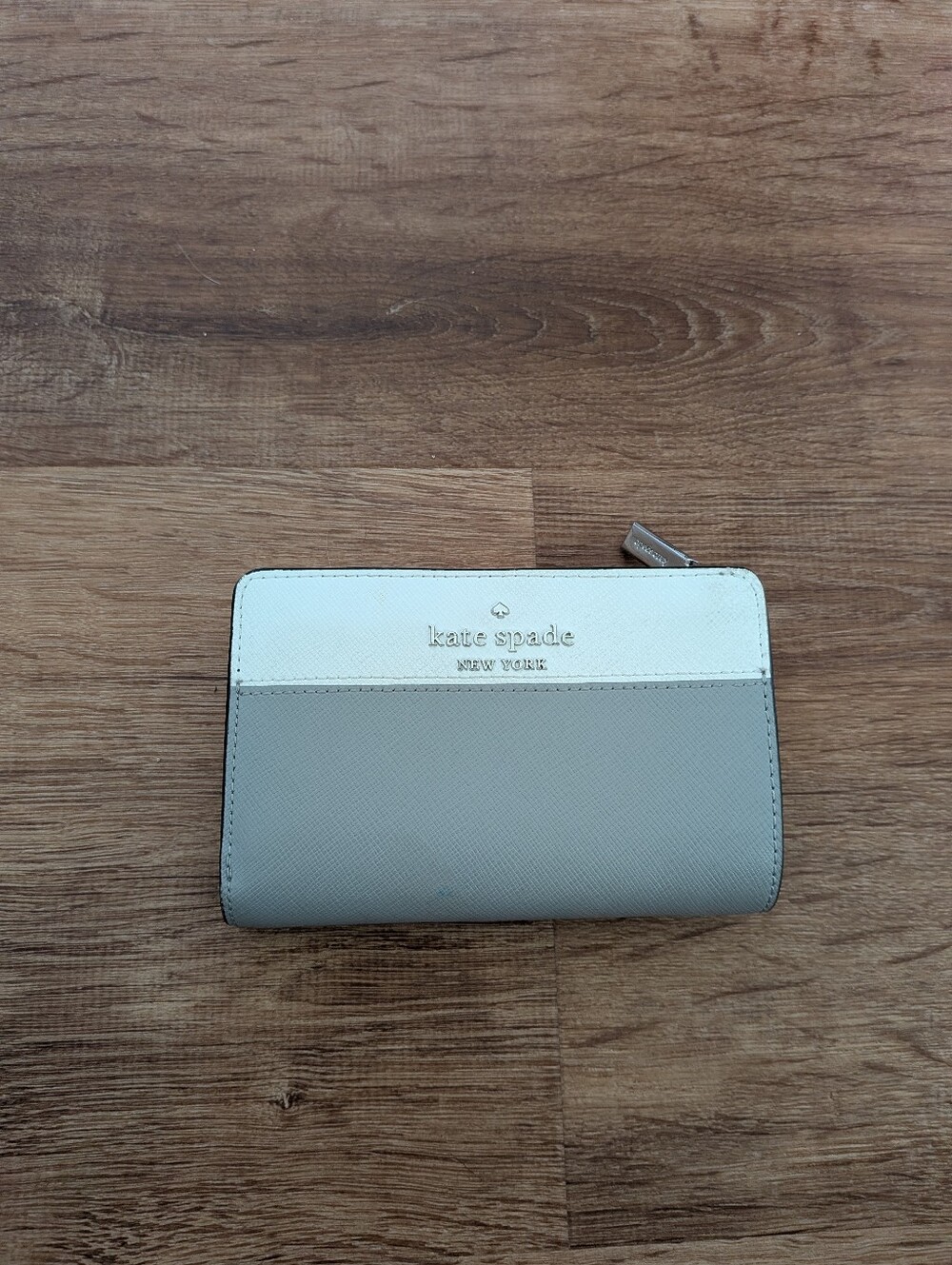 KATE SPADE two-tone wallet in white and light gray